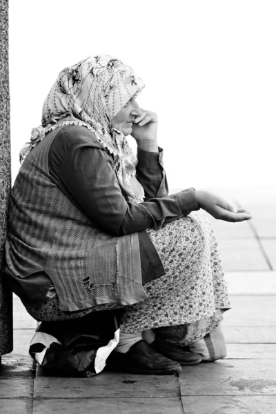 Una mendicante musulmana non identificata — Foto Stock
