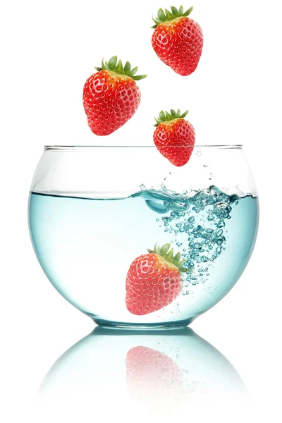 Falling strawberries — Stock Photo, Image