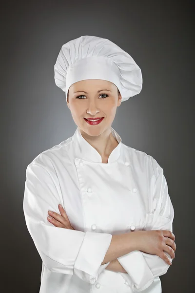 Kendine güvenen genç kadın aşçı — Stok fotoğraf