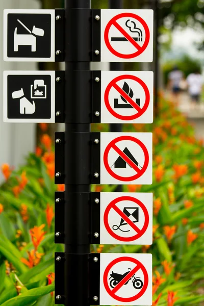 Дорожные знаки Сингапура — стоковое фото