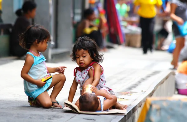 Crianças sem abrigo — Fotografia de Stock