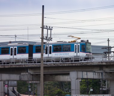 sistema de transporte ferroviario de metro Manila