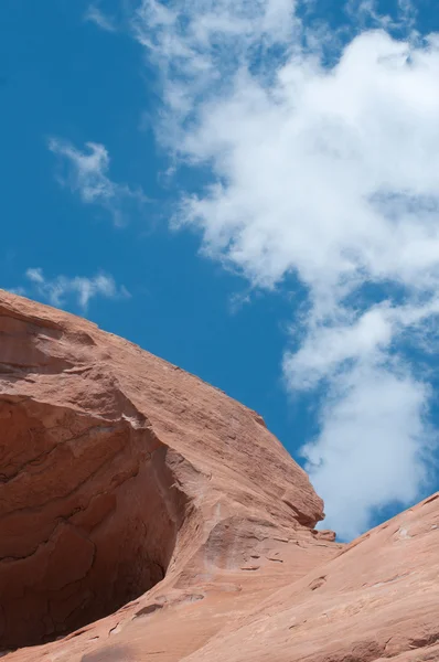 侵蚀的砂岩与天空 — 图库照片