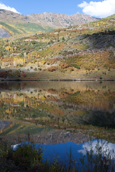 Lago di castoro in autunno — Foto Stock
