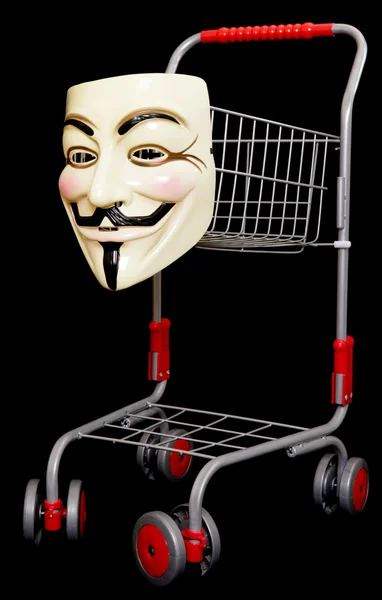 Guy fals mască cu un cărucior de cumpărături — Fotografie, imagine de stoc