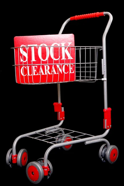 Carro de la compra con el cartel de liquidación de Stock — Foto de Stock