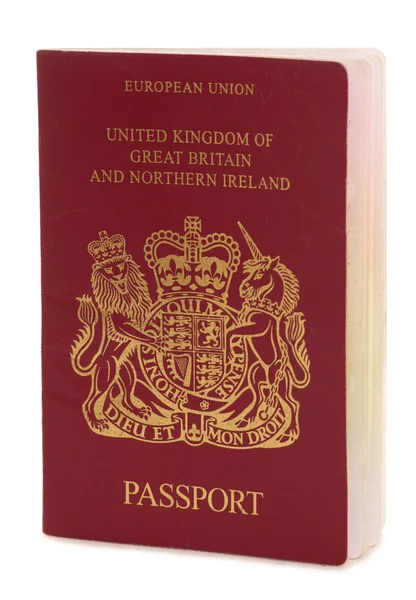 Pasaporte británico sobre fondo blanco — Foto de Stock