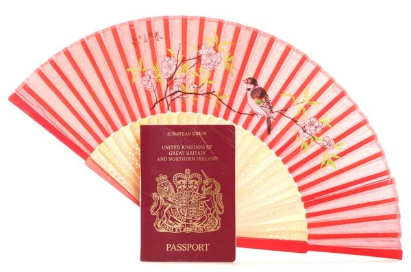 Ventilateur chinois et passeport britannique — Photo