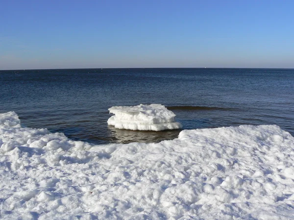 雪の海岸 — ストック写真