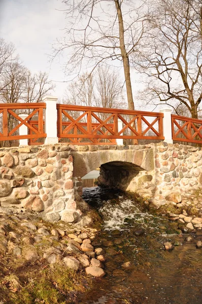 Most wiosną — Zdjęcie stockowe
