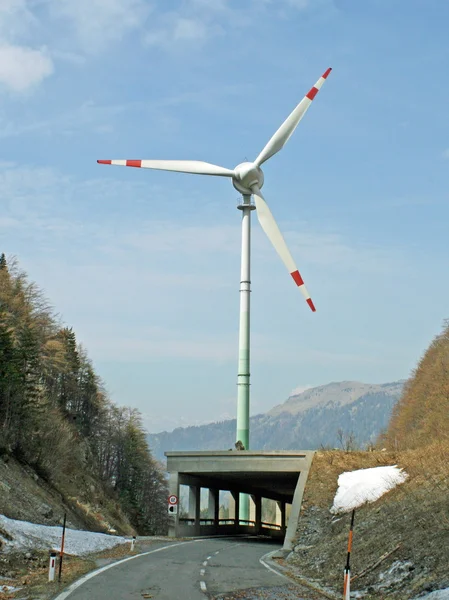 Turbina eólica gigante —  Fotos de Stock