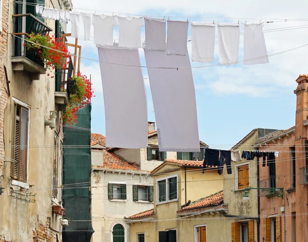 Clothes hanging out to dry Venice — Stock Photo, Image