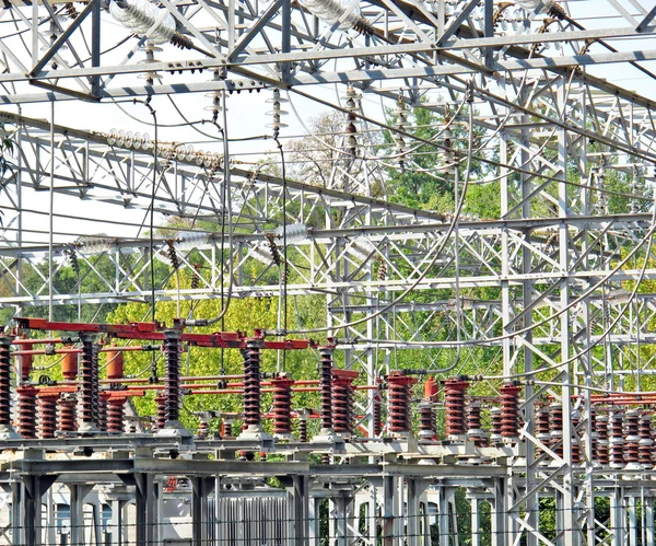 Powerhouse com cabos e interruptores — Fotografia de Stock