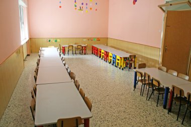 masa sandalye ve bir anaokulu
