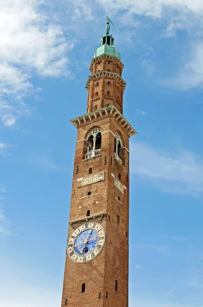 Torre diseñada por el arquitecto Andrea la Basílica Palladiana — Foto de Stock
