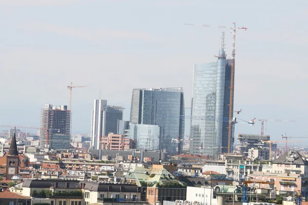 Construção de um novo arranha-céus na cidade de Milão — Fotografia de Stock