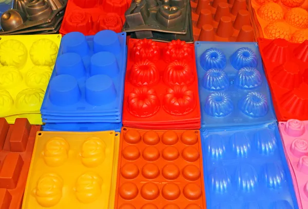 Coloridos cuencos y moldes de silicona resistentes para la venta — Foto de Stock