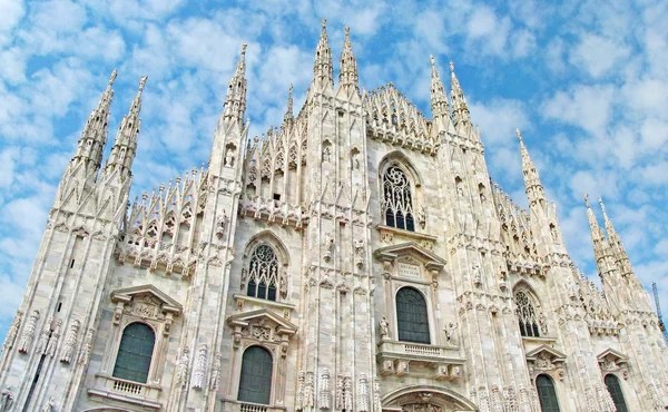 Pináculo da catedral de Milão — Fotografia de Stock