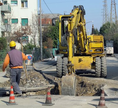 kazı sırasında bir roadworks tüm çalışmaya sıyırıcı