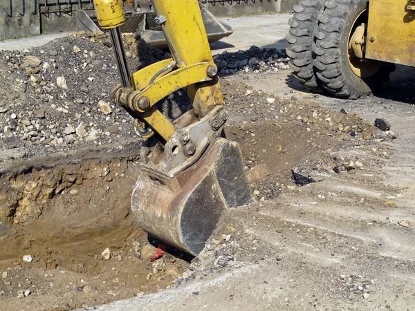 Raspador para trabajar toda una obra de carretera durante la excavación —  Fotos de Stock