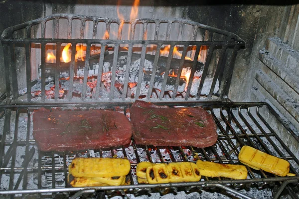 Sliced beef and grilled polenta in the fireplace as barbecue — Stock Photo, Image
