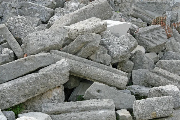 Ruínas e escombros de uma igreja destruída pelo terremoto — Fotografia de Stock