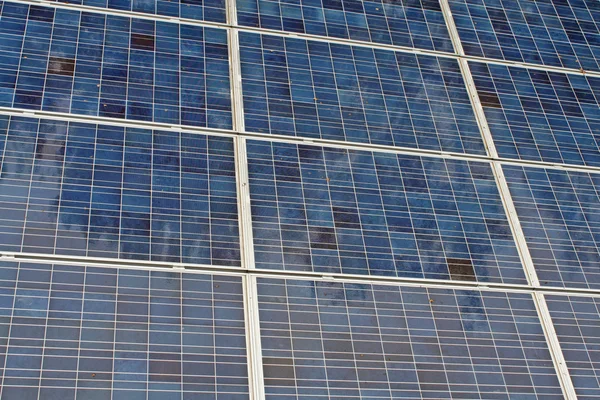 Фотоэлектрические солнечные батареи — стоковое фото