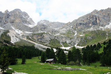 val di fassa, İtalya için dolomites dağlarının görünümü