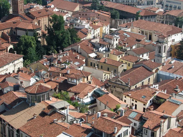 Vista aérea dos telhados de uma cidade italiana — Fotografia de Stock