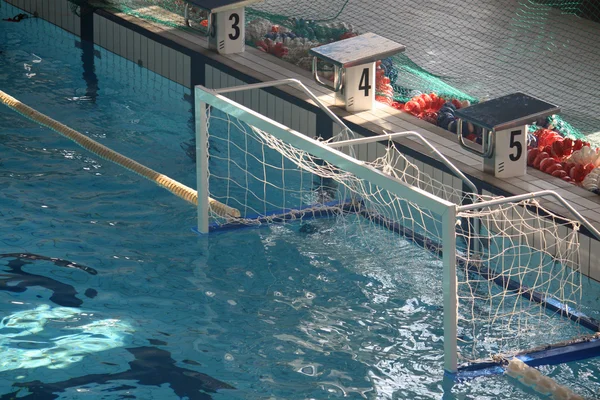 Puerta en la piscina durante un partido de waterpolo —  Fotos de Stock