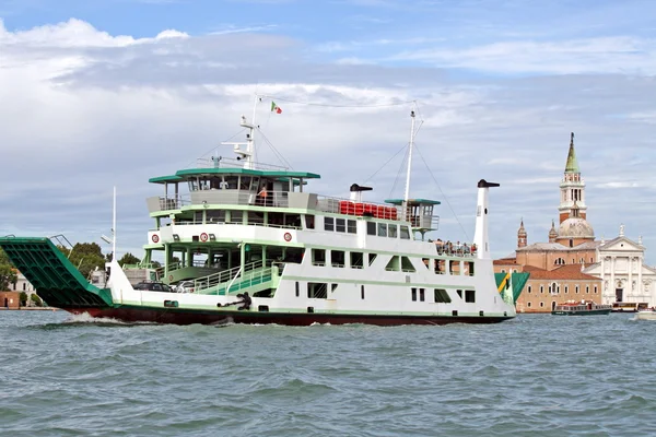 Ship type ferry to transport vehicles in the lagoon — Stock Photo, Image