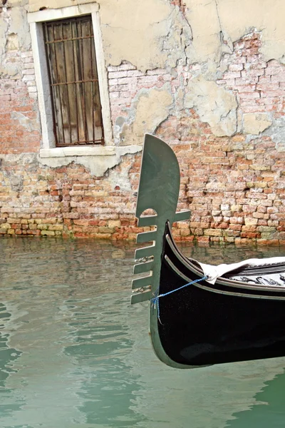 Top of the gondola in a canal in venice — Stock Photo, Image