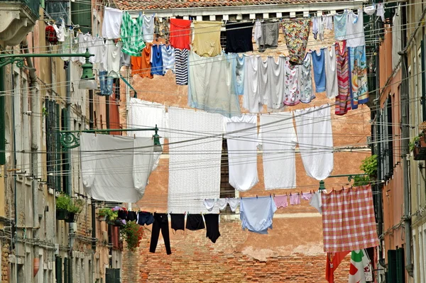 Street in venice with washing hung out to dry in the sun — Stock Photo, Image