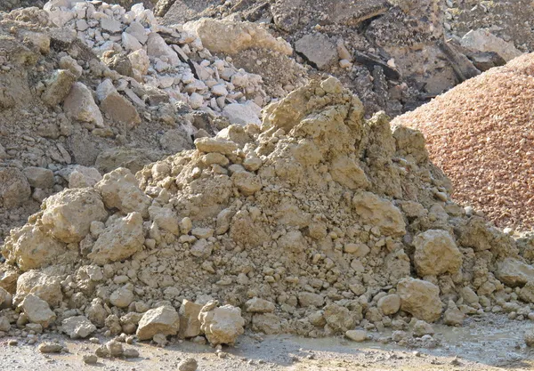 Landa under utgrävningen verksamhet i en road byggarbetsplats — Stockfoto