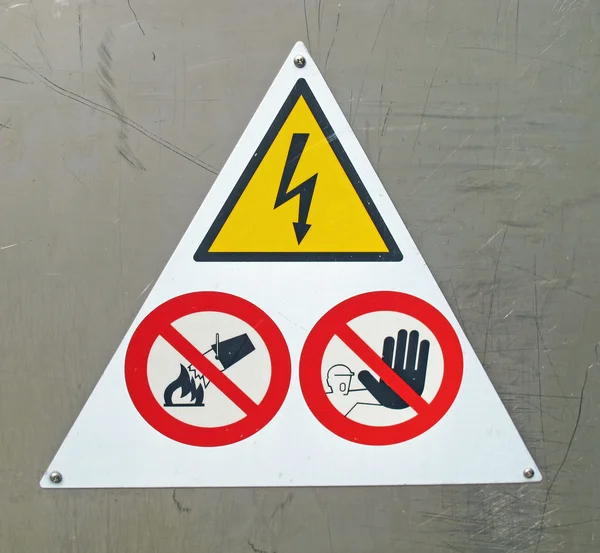Avisar señal de atención peligro eléctrico — Foto de Stock