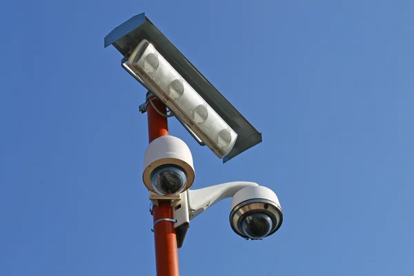 Überwachungskameras und Videokameras im Stadion — Stockfoto