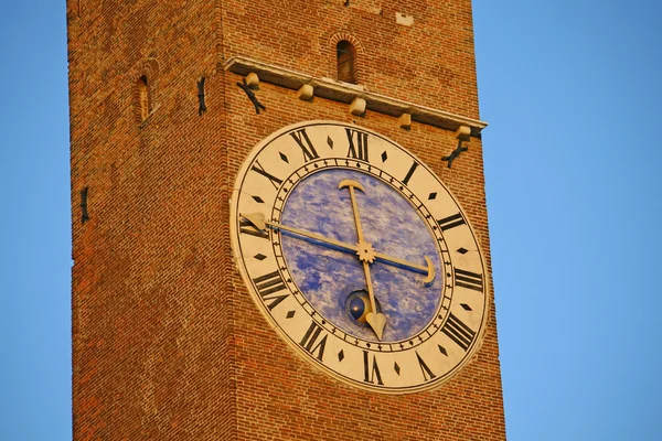 ヴィチェンツァのパラディオ様式の大聖堂の中心タワーします。 — ストック写真