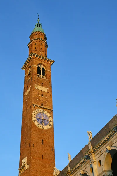 Torre no centro da Basílica de Palladian em Vicenza — Fotografia de Stock