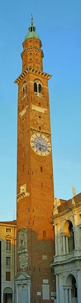 Wieża w centrum stylu palladianizmu bazyliki w vicenza — Zdjęcie stockowe