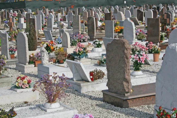 Graves headstones and crucifixes of a cemetery — Stock Photo, Image