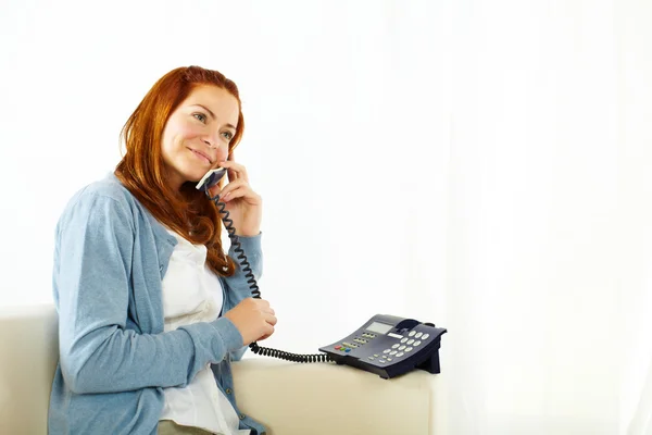 Pretty young woman on phone — Stock Photo, Image