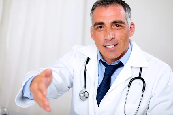 Hispanic professional doctor greeting — Stock Photo, Image