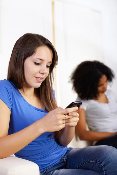 Girl using a mobile phone — Stock Photo, Image