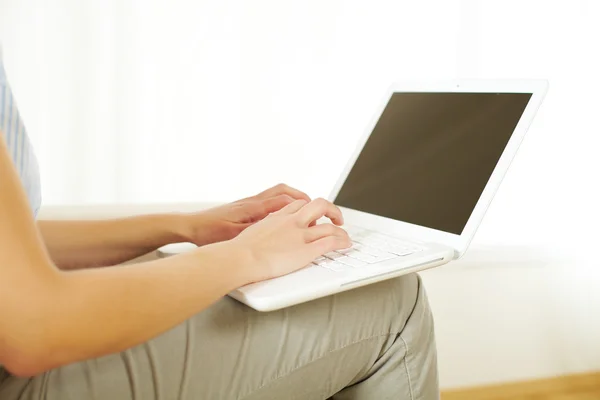 Girl working with a laptop — Stock Photo, Image