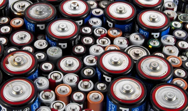 Volledige gebruikte batterijen — Stockfoto