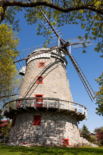 Ancien moulin à vent anglais — Photo