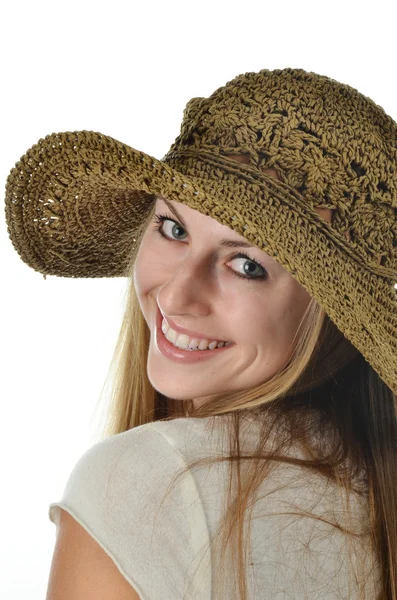 Młoda kobieta w słomkowym kapeluszu — Zdjęcie stockowe