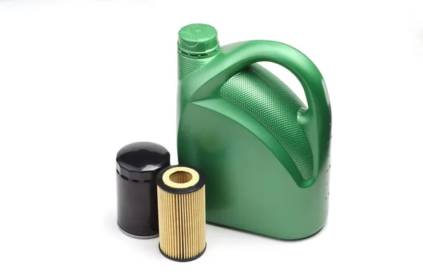 Kanister zielony olej i filtry oleju — Zdjęcie stockowe
