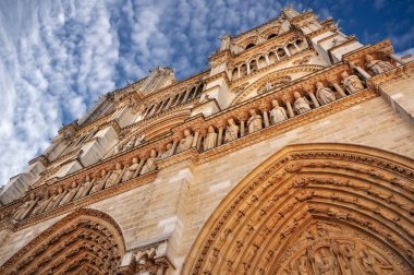 Paris 'teki Notre Dame Katedrali