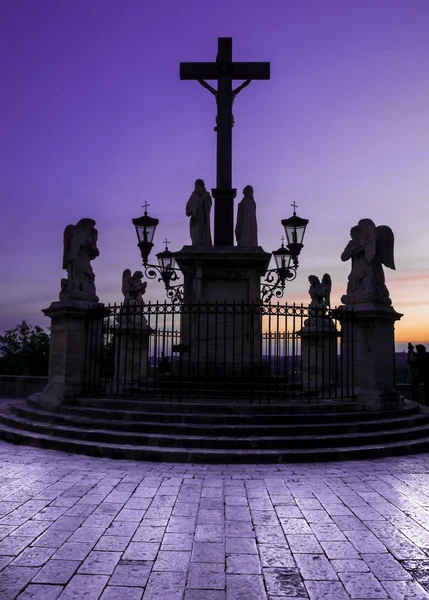 Avignon kathedraal Kruis bij zonsondergang — Stockfoto